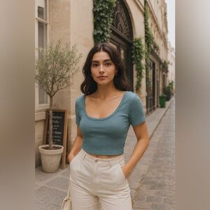 BNWOT Universal Thread women’s short sleeve scoop neck Crop t-shirt  size Xs